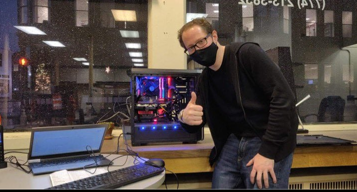 chris lee van at his computer store
